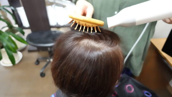 もう手放せない!木製ヘアブラシが叶える、触れたくなるサラツヤ髪の秘密